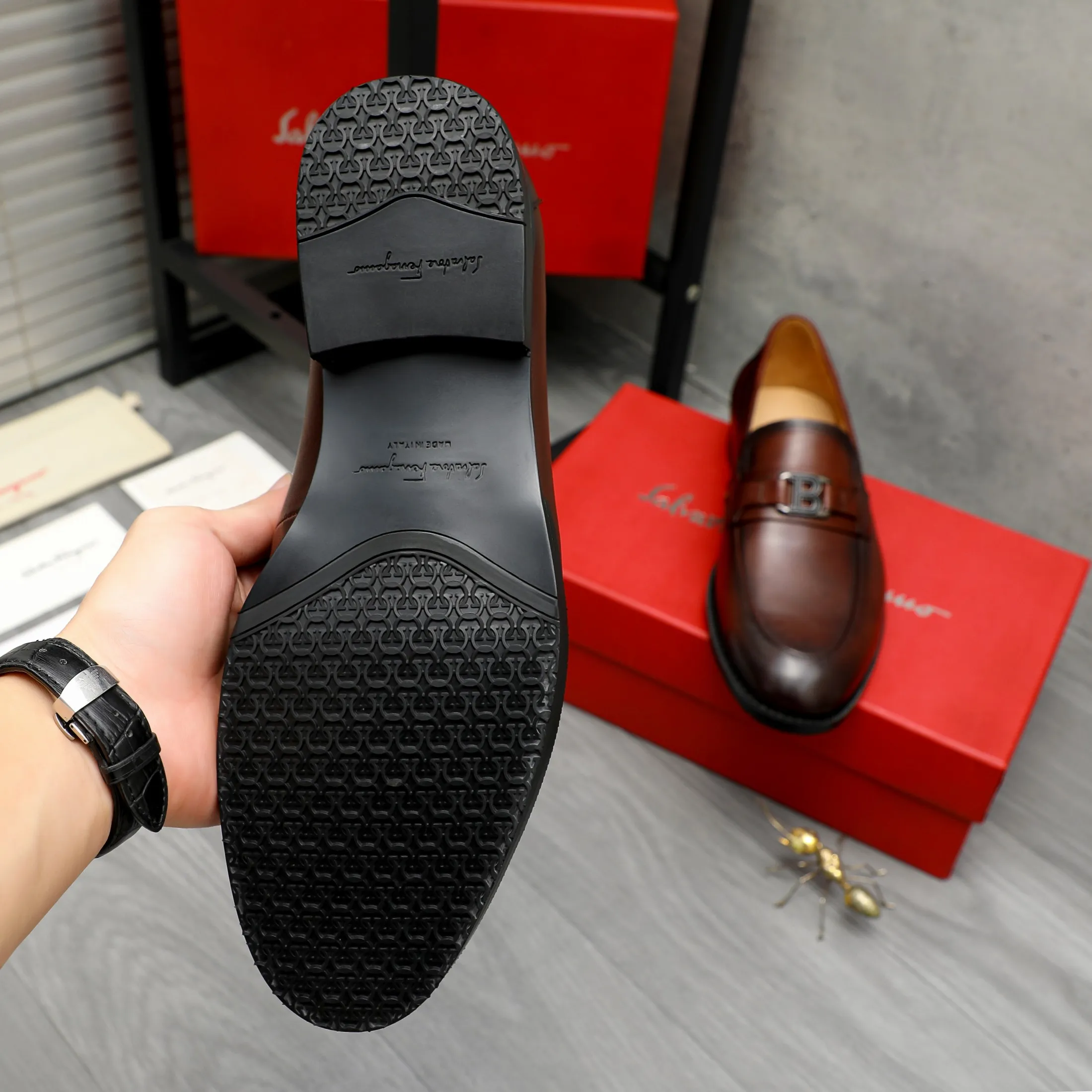 Men's shoes 💰540 Product trademark: Ferragamo "Ferragamo" business casual slip-on leather shoes Regular size: 39-45 (45. Customized, non-returnable) Product materials: Selected color-brushed cowhide upper, cowhide lining, original outsole
